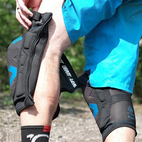 Chrániče kolen - LEATT Knee Guard 3DF 5.0 Zip 2019 - bílá/černá | DOOKIE.cz