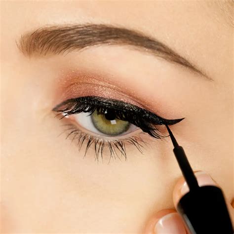 Жидкая подводка для глаз Artdeco Calligraphy Dip Eyeliner - Купить в ...