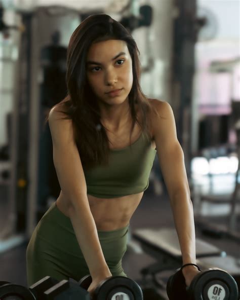 Emilia Fotos Desnuda