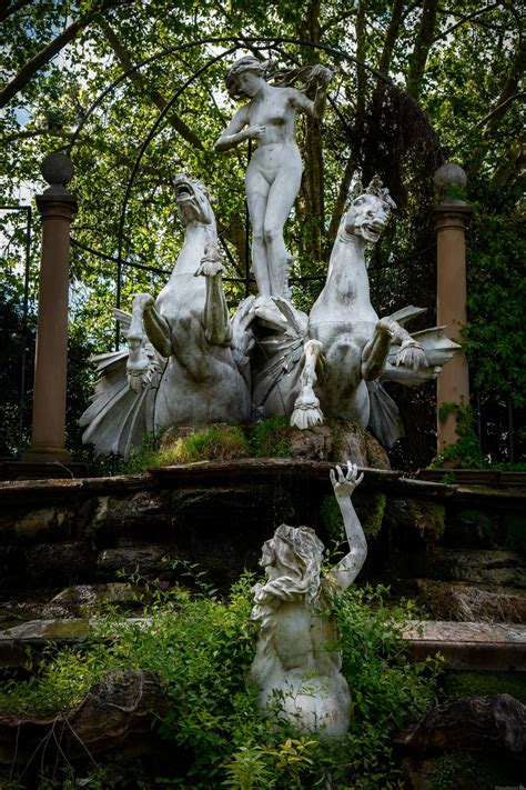 The Naked Ladies, York House Gardens photo spot, Twickenham