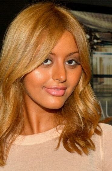 Zahia Dehar - Wikipedia