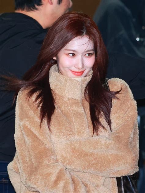 240301 TWICE Sana - Music Bank Commute | kpopping