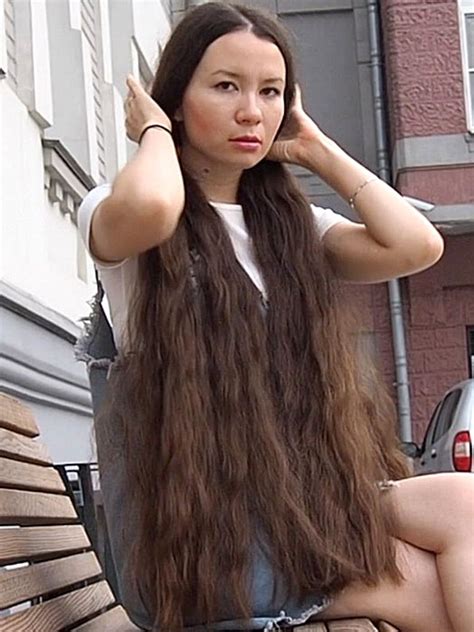 VIDEO - Floor length hair paradise