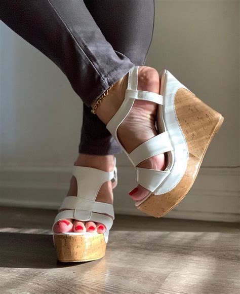 The Gorgeous 10 on Twitter: "Sexy IG babe!!!! #temstoes #wedgewednesday