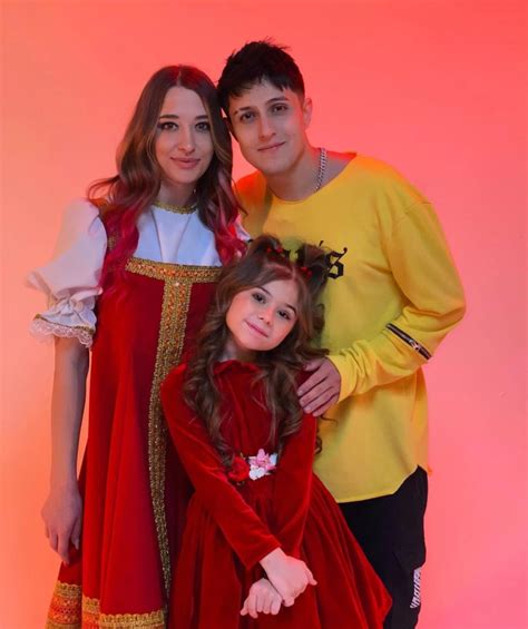 Милана хаметова биография родители фото родителей