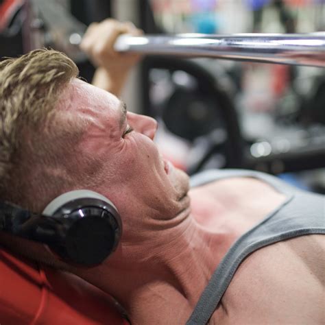 The Best Workout Gloves for a Stronger, More Secure Grip - Men's Journal