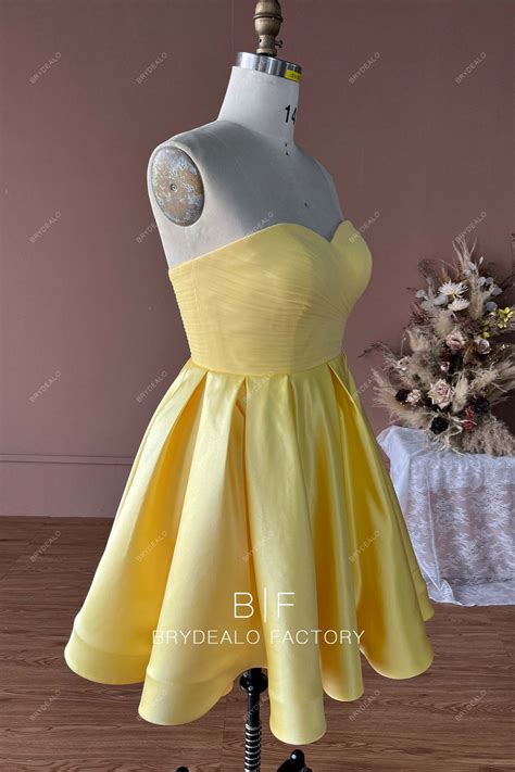 Yellow Satin Cute Sweetheart Neck Knee Length Short Formal Dress