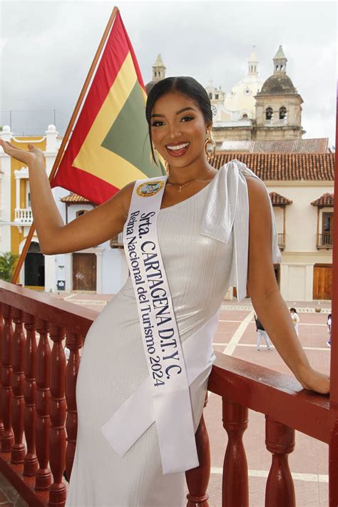 Rosa Elvira Bossio rumbo a Girardot para el Reinado Nacional de Turismo