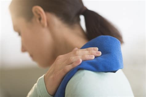 Back Pain Between Shoulder Blades Lung Cancer - CancerWalls