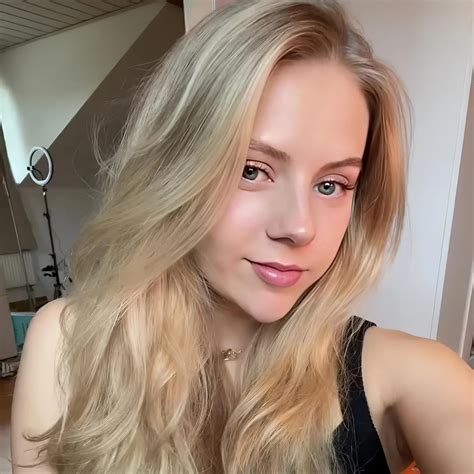 Sweet Claire - Sweet Claire updated their profile picture.