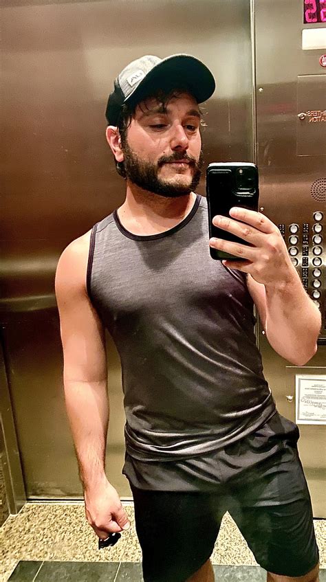 Just a sweaty gay in an elevator 🥵 : r/gaybrosgonemild