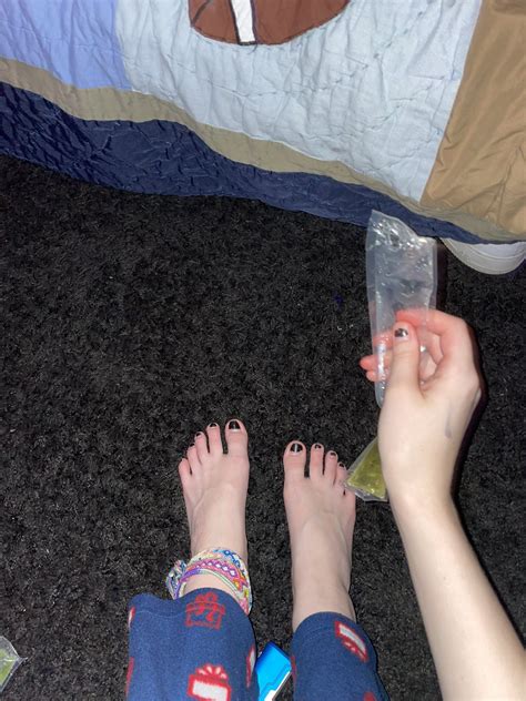 emofeet on Twitter: "#emo #EmoFeet #SlumberPartyFeet #blackpaintedtoes
