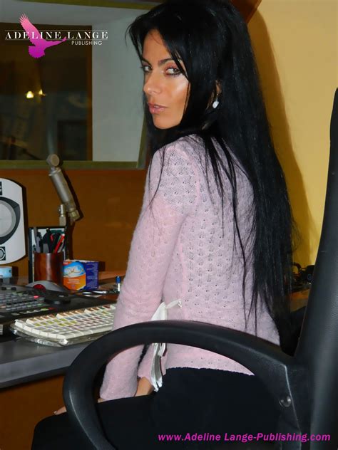 En hommage à Adeline Lange, une artiste, une femme et une amie on Tumblr