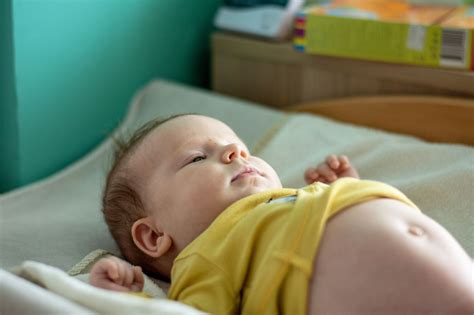 Если у ребенка некрасивый пупок, виновата акушерка? | PARENTS