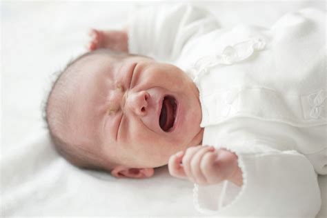 O Que Fazer Quando O Bebê Se Assusta Muito Dormindo - O que fazer quando o bebê se assusta muito dormindo?