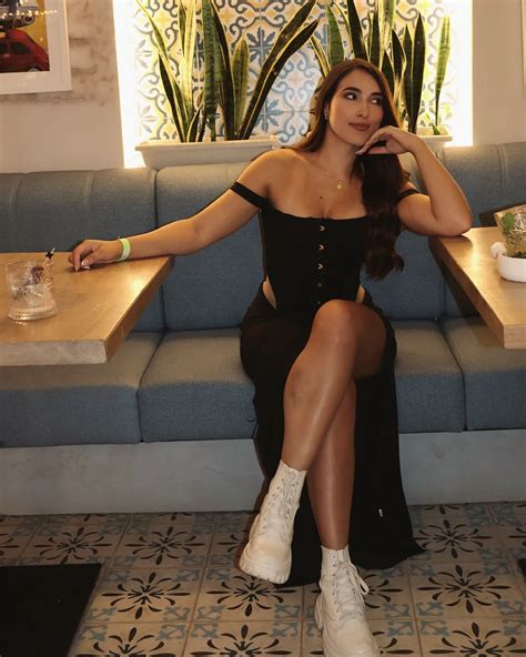 Estefania Henao Naked