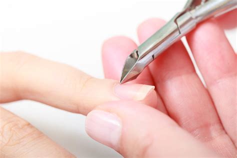 Какие проблемы с руками могут возникнуть из-за некачественного маникюра ...