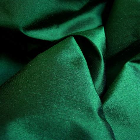 Silk Dupioni in Emerald Green 51 x 12 Remnant | Etsy | Emerald green ...