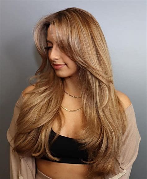 30 Most Flattering Long Hairstyles for Round Faces (2023 Trends) | Long ...