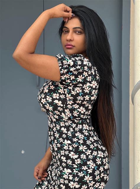 Reshma Pasupuleti big boobs photos - South Indian Actress