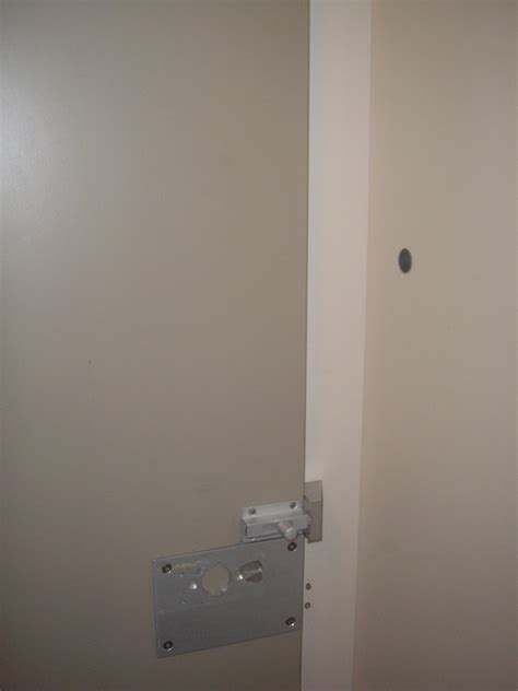 American in Bath: Toilet Doors without Peeping Holes