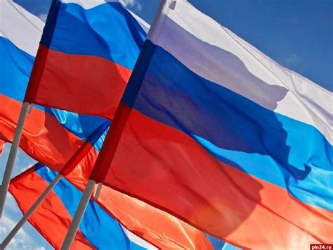 Детсады, колледжи и вузы обяжут повесить флаг России на зданиях ...