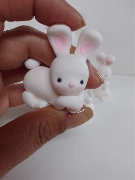 Pin de niris en лепка | Manualidades, Conejo de fondant, Arte en lienzo ...