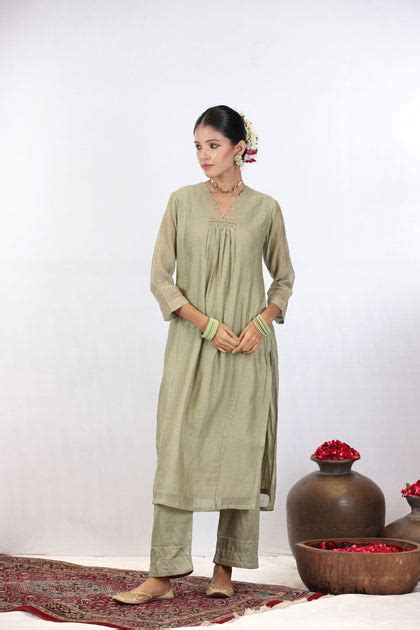 INDU EMBROIDERED KURTA SET - GREEN – Story Of India