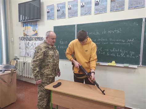 Практичні заняття з вивчення стрілецької зброї! | Острозький ліцей №2