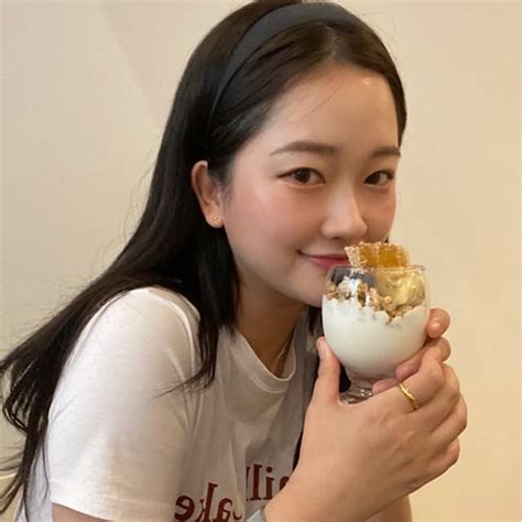 @y._.jinbb on Threads