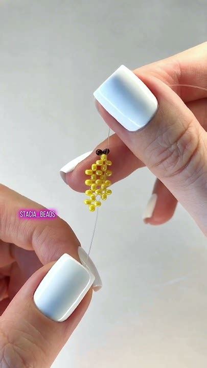 🍌 Банан из бисера крестиком Banana beaded cross techic #beading # ...