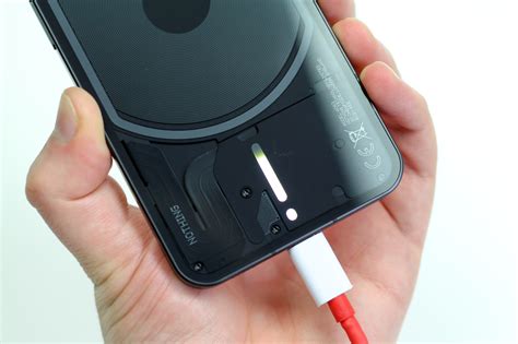 Arvostelussa Nothing Phone (1) – persoonallinen puhelin monilla ...