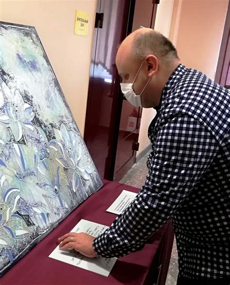 Выставка для слабовидящих людей «И чувствуя, видеть…»