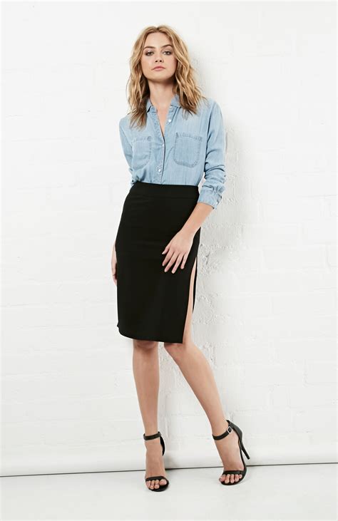 Side Slit Knit Pencil Skirt in Black | DAILYLOOK
