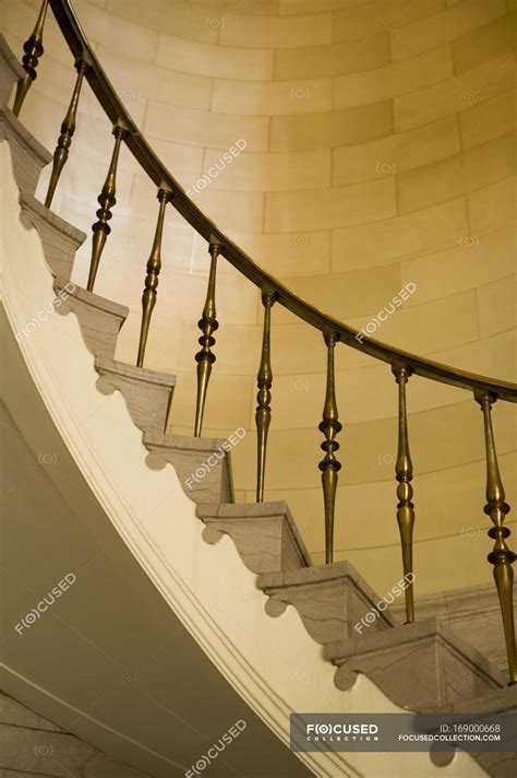 Кривая лестница с перилами — Расположение, Фон - Stock Photo | #169000668