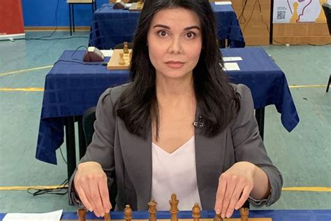 Chessbase 17 review: "Even more of a substitute for a human trainer ...