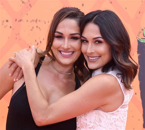 Nikki and Brie Bella : ladyladyboners