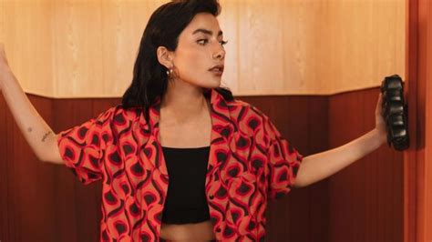 eman suleman wows  funky retro  ord outfit pictures lens