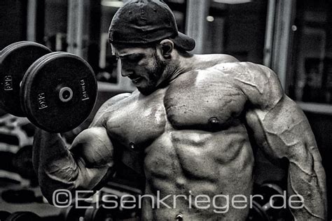 Muscle Lover: German beast Kevin Wolter