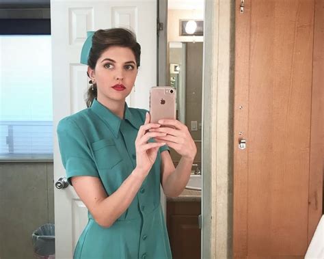 Julia Best Warner Biography, Age, Husband, Parents, Career, Net Worth