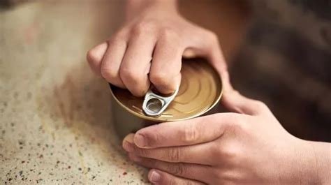 People are only just discovering how to open a can with a spoon and it ...