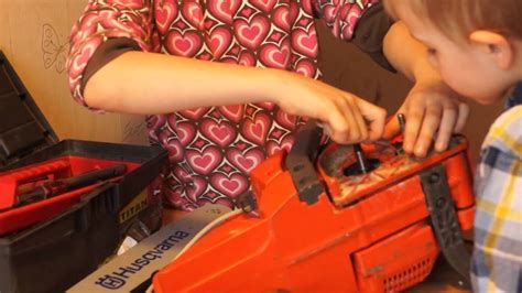Replace Husqvarna 137 oil pump. Chainsaw Repair. - YouTube