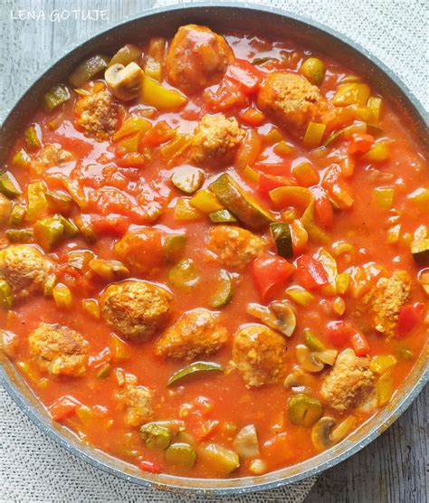 Kociołek węgierski z pulpetami - danie jednogarnkowe - przepis