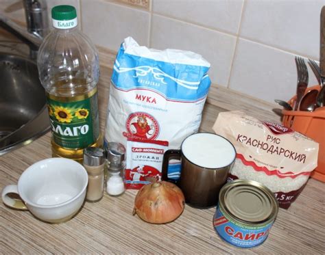 Домашненький пирог с рыбной консервой и рисом