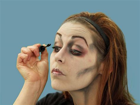 Halloween Makeup Tutorial: Zombie | HGTV