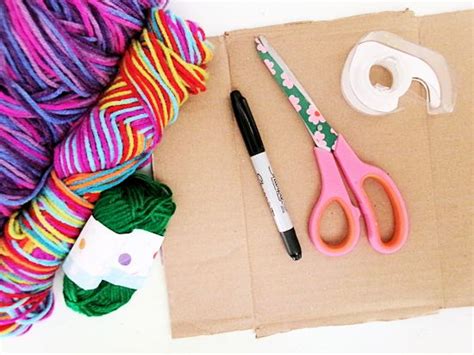 Cardboard Yarn Wrapped Flowers Craft - Our Kid Things
