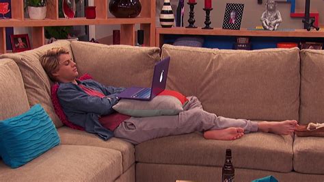 TheStarsComeOutToPlay: Jace Norman - Barefoot in "Henry Danger"