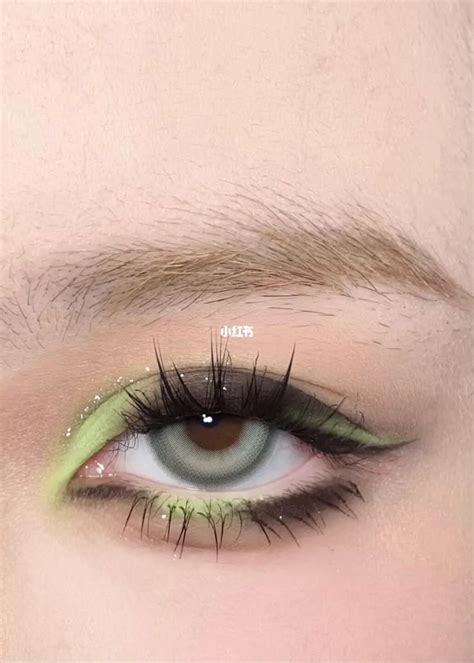 Eyeshadow looks by 王迷迷 | Green makeup, Cute eye makeup, Show makeup