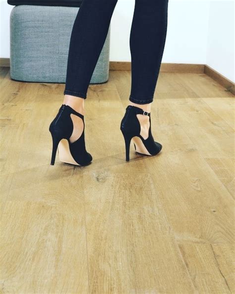 Виниловые покрытия | Lvt, Sandals heels, Stuart weitzman nudistsong