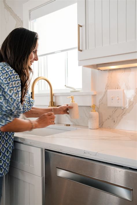 Professional Movers vs. Professional Home Organizers - What's the